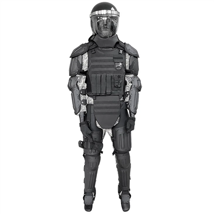 Anti Riot Armor -puku luodinkestävällä liivilla